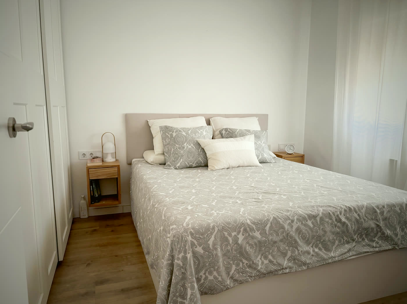 Escena 04 · Dormitorio